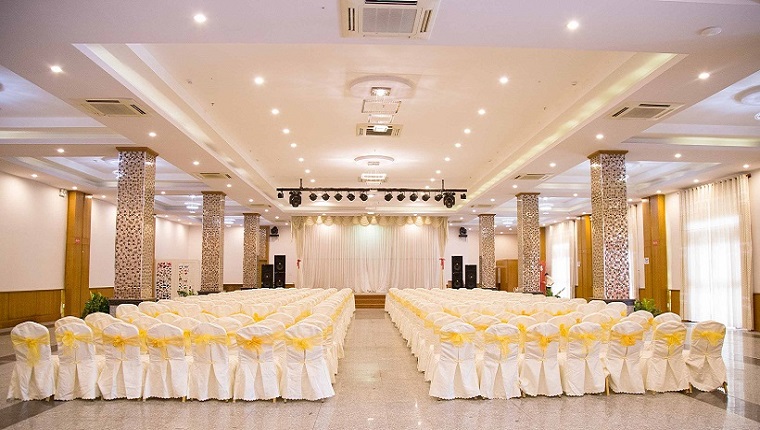 tủ cơm công nghiệp trong nhà hàng