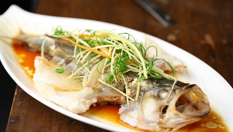 nên lựa chọn tủ nấu cơm bằng điện hay bằng gas